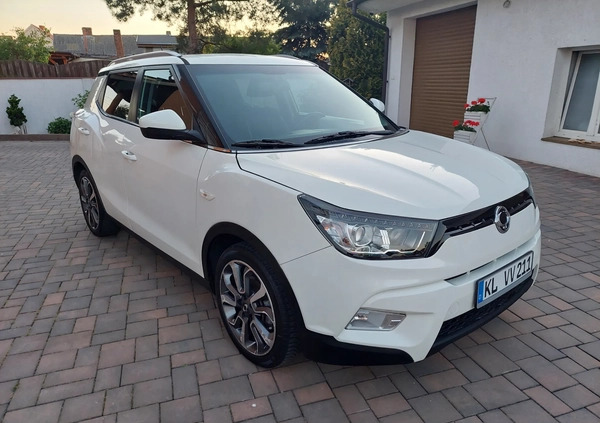 SsangYong Tivoli cena 40900 przebieg: 123427, rok produkcji 2016 z Gniewkowo małe 191